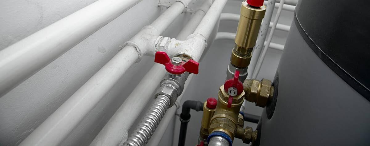 Je vraagt je vast af: wat kost het vervangen van een beschadigde zinken dakgoot gemiddeld? Je vraagt je vast af: wat kost het vervangen van een beschadigde zinken dakgoot gemiddeld?